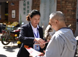 《榜樣在身邊》系列報道——賈春麗、王博 用腳步丈量責任 用溫情服務萬家